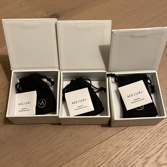 Mejuri set of 3 boxes with pouches - Picture 2 of 2